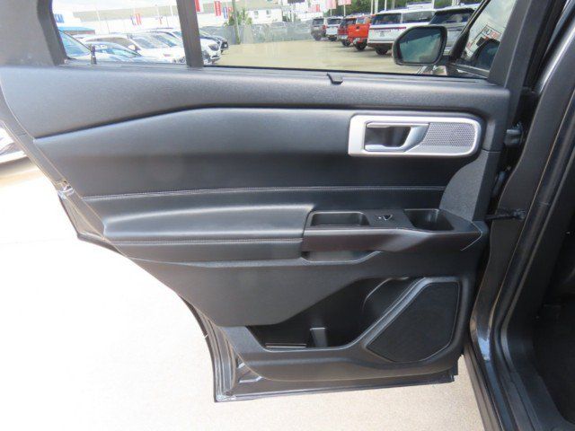 Used 2020 Ford Explorer Limited RWD image 18