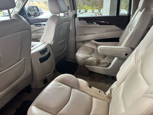 Used 2017 Cadillac Escalade ESV Luxury image 20