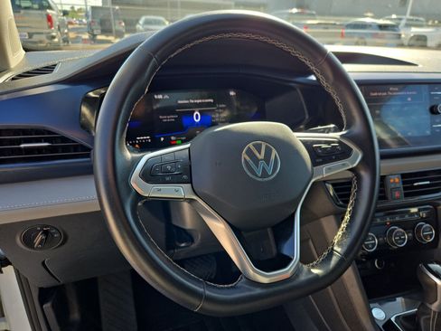 Used 2024 Volkswagen Taos SE AWD/4WD image 18
