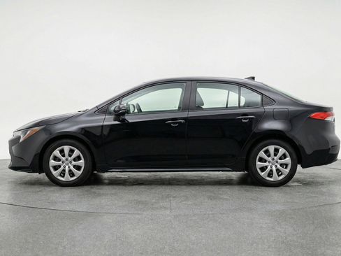Used 2025 Toyota Corolla LE image 5