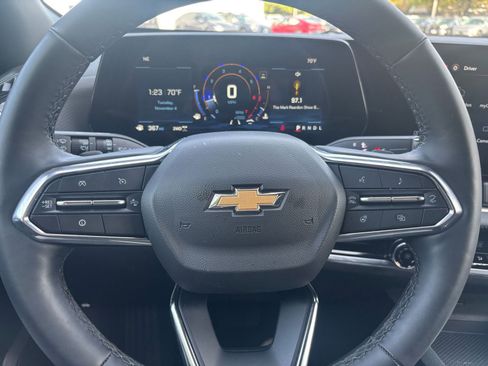 Used 2025 Chevrolet Equinox LT image 25