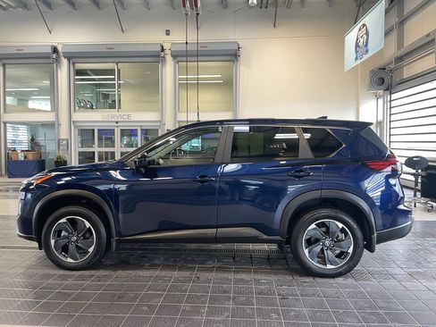 Certified 2025 Nissan Rogue SV image 4