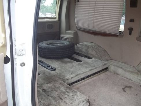 Used 2001 Ford E-150 and Econoline 150 image 12