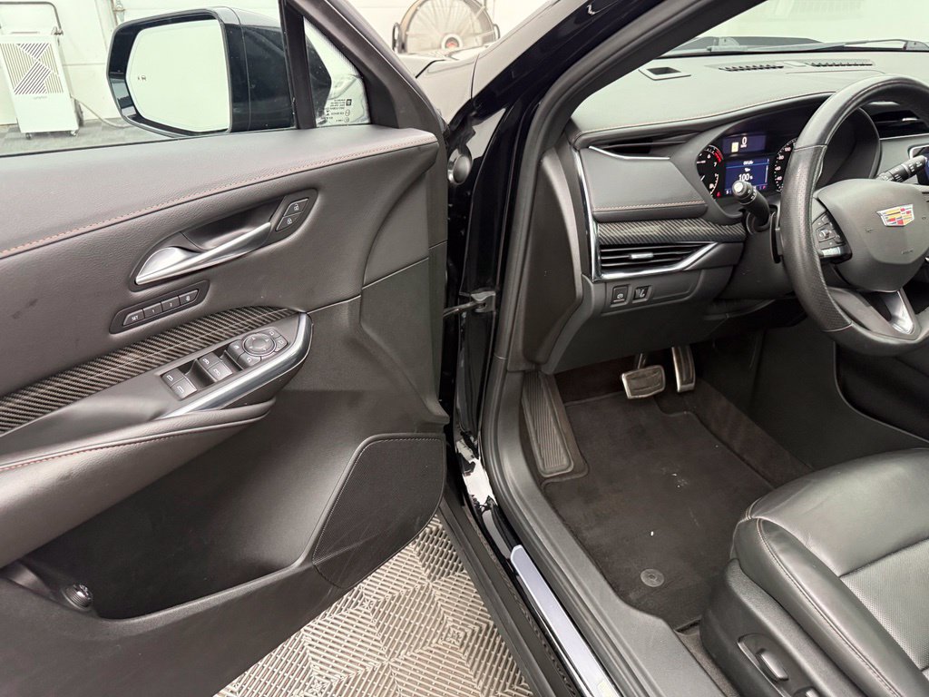 Used 2022 Cadillac XT4 Sport w/ Comfort Package AWD/4WD image 17