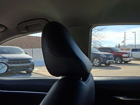 Used 2021 Toyota Camry SE image 17