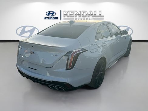 Used 2022 Cadillac CT4 V w/ LPO, ONYX Package image 6