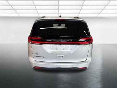 New 2026 Chrysler Pacifica Select w/ S Appearance Package image 5