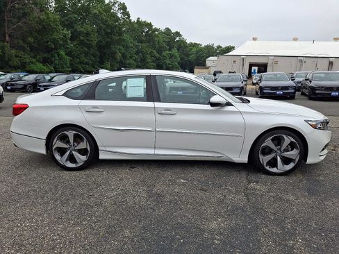 Used 2018 Honda Accord Touring image 7