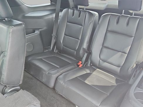 Used 2016 Ford Explorer XLT w/ Equipment Group 202A AWD/4WD image 16