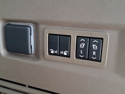 Used 2023 GMC Yukon Denali w/ LPO, Floor Liner Package AWD/4WD image 35