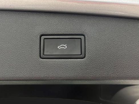 Used 2024 Volkswagen Tiguan SE AWD/4WD image 28