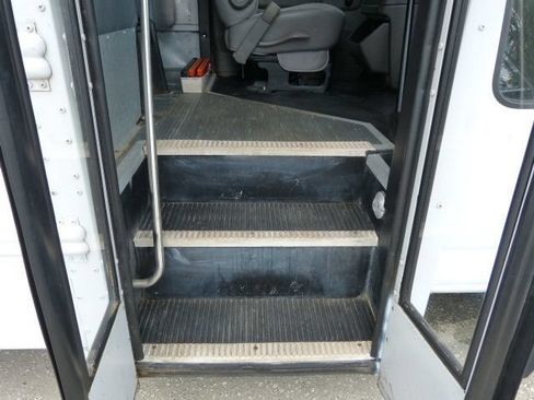 Used 2007 Chevrolet Express 3500 w/ School Bus Package RWD image 18