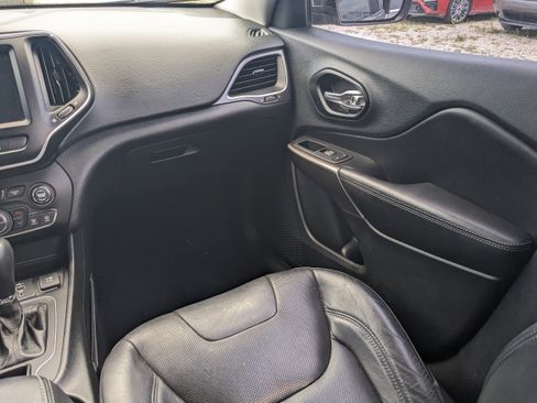 Used 2021 Jeep Cherokee Latitude Lux w/ Comfort/Convenience Group image 15