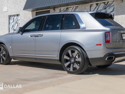 Used 2023 Rolls-Royce Cullinan w/ Cullinan Package image 8