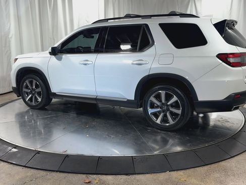 Used 2023 Honda Pilot Touring image 6