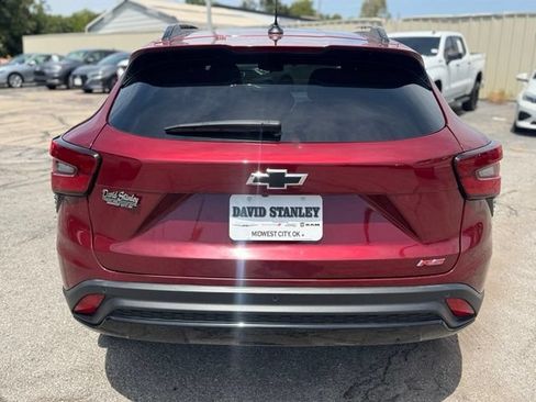 Used 2025 Chevrolet Trax RS w/ Sunroof Package FWD image 5