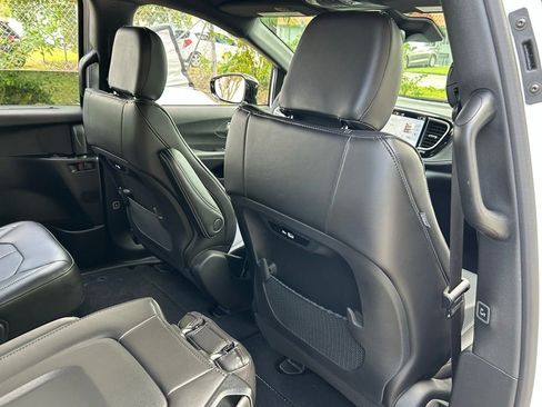 New 2026 Chrysler Pacifica Select image 36