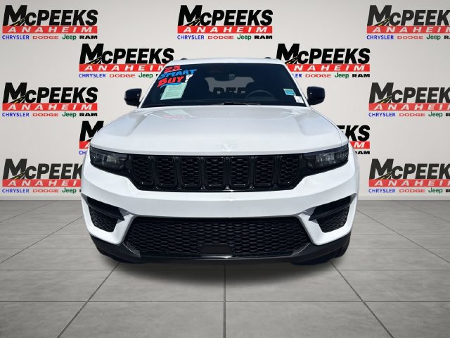 Used 2023 Jeep Grand Cherokee Altitude RWD image 8