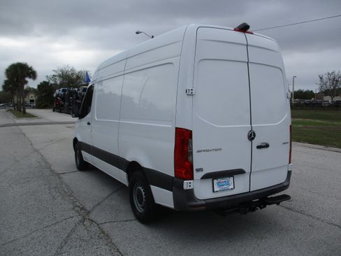 Used 2021 Mercedes-Benz Sprinter 144 Cargo w/ Driver Convenience Package image 5