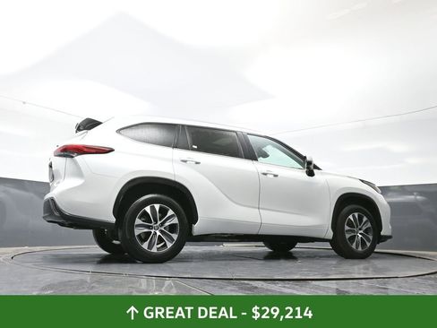 Used 2023 Toyota Highlander XLE image 54