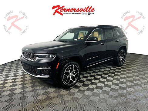 New 2025 Jeep Grand Cherokee Summit image 3