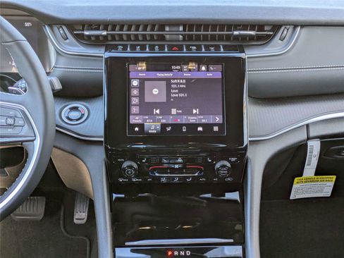 Certified 2025 Jeep Grand Cherokee L Altitude image 21