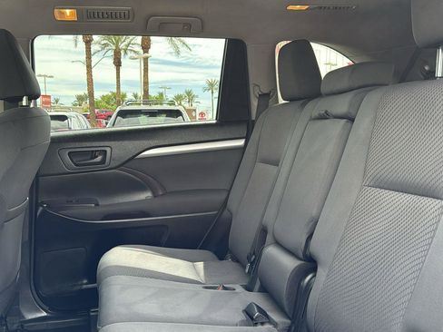 Used 2018 Toyota Highlander LE image 26