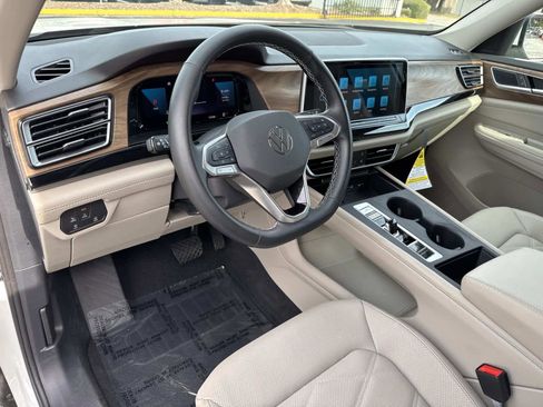 Used 2025 Volkswagen Atlas SE image 22