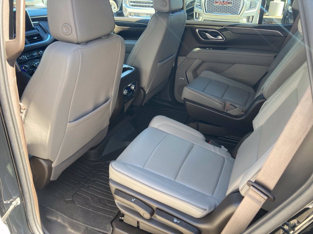 Certified 2023 GMC Yukon SLT w/ SLT Luxury Package AWD/4WD image 15