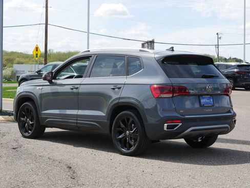 Certified 2023 Volkswagen Taos SE w/ Panoramic Sunroof Package AWD/4WD image 5