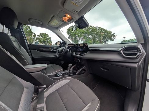 Used 2025 Chevrolet TrailBlazer LT AWD/4WD image 31