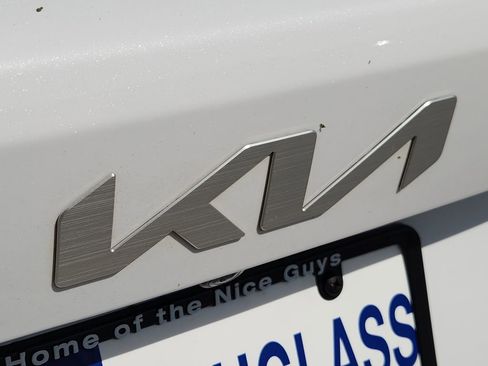 Used 2022 Kia Sorento LX FWD image 8