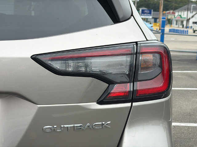 Used 2020 Subaru Outback Premium AWD/4WD image 11