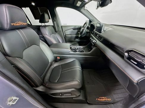 Used 2025 Honda Pilot TrailSport image 12