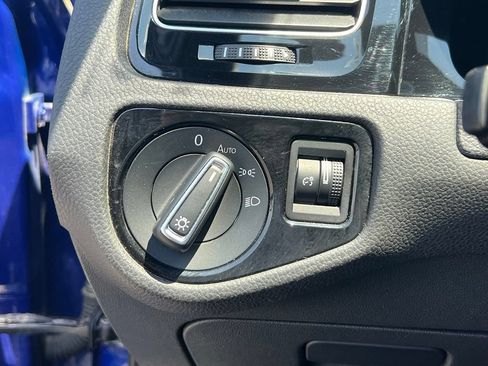 Used 2017 Volkswagen Golf R 4-Door AWD/4WD image 28