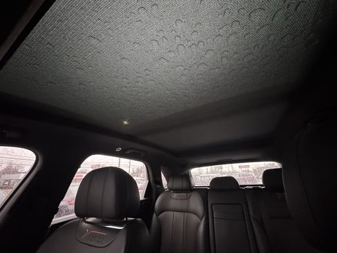 Used 2020 Bentley Bentayga image 14