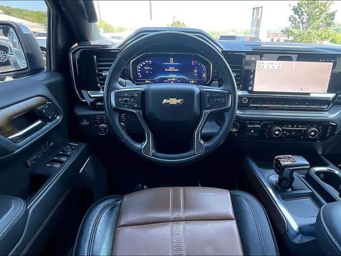 Used 2023 Chevrolet Silverado 1500 High Country w/ High Country Premium Package AWD/4WD image 11