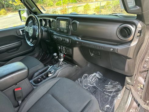 Used 2019 Jeep Wrangler Unlimited Sport S AWD/4WD image 17