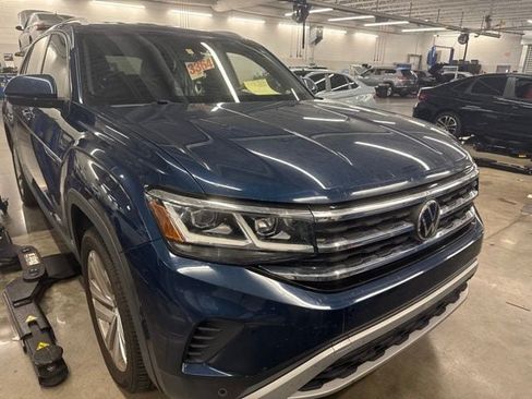 Used 2020 Volkswagen Atlas Cross Sport SE w/ Towing Package FWD image 2