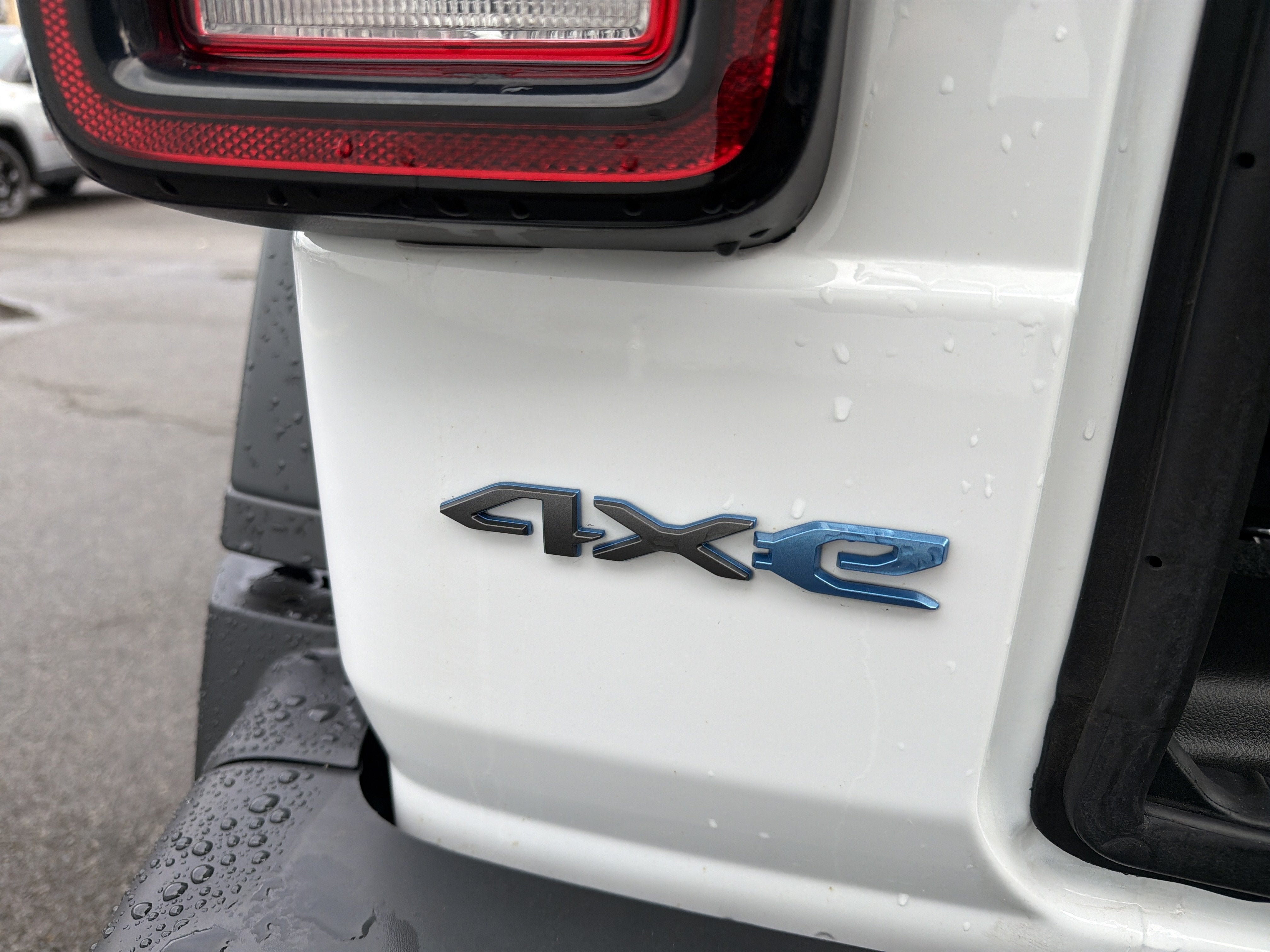 Used 2024 Jeep Wrangler Unlimited AWD/4WD image 9