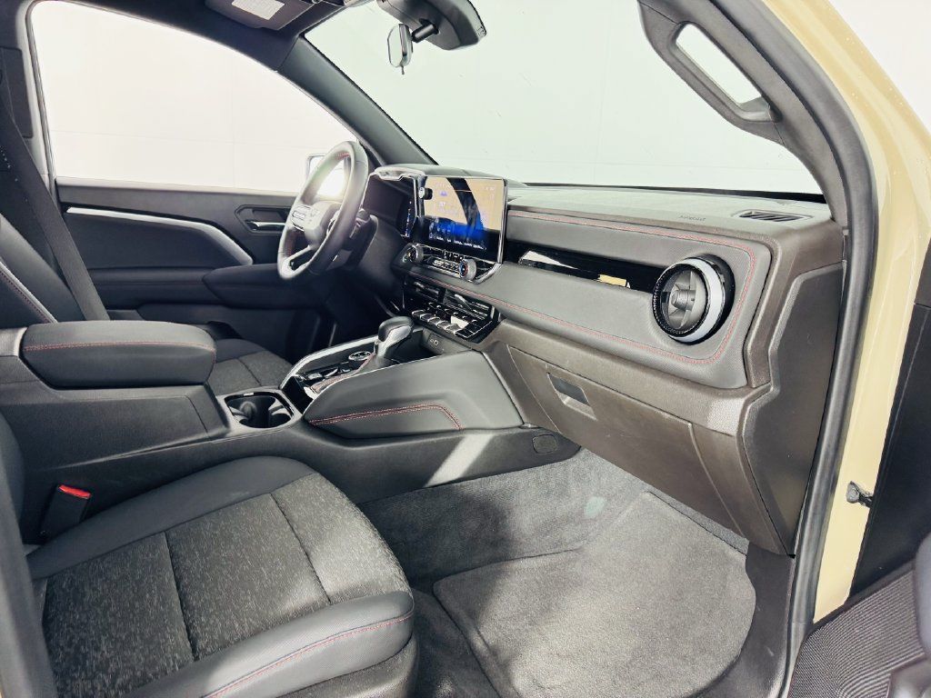 Used 2023 Chevrolet Colorado Z71 AWD/4WD image 28