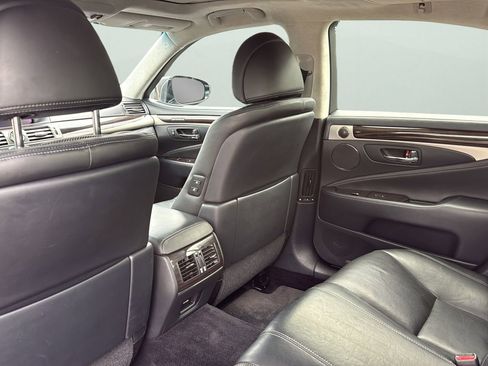 Used 2016 Lexus LS 460 w/ Comfort Package image 28