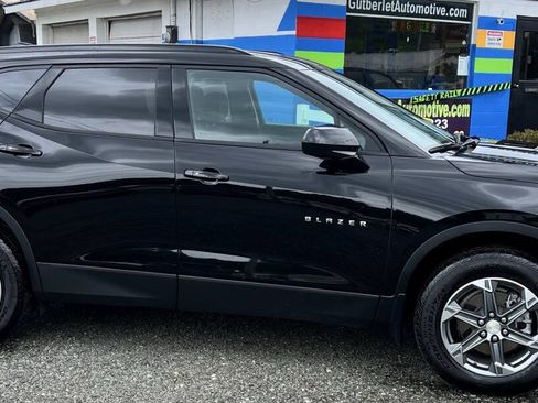 Used 2024 Chevrolet Blazer LT w/ Convenience Package FWD image 4