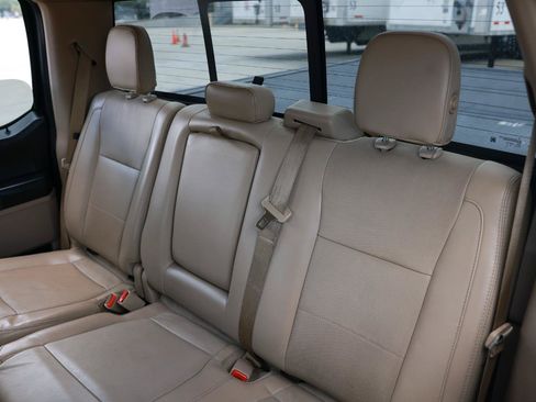 Used 2015 Ford F150 Lariat RWD image 8