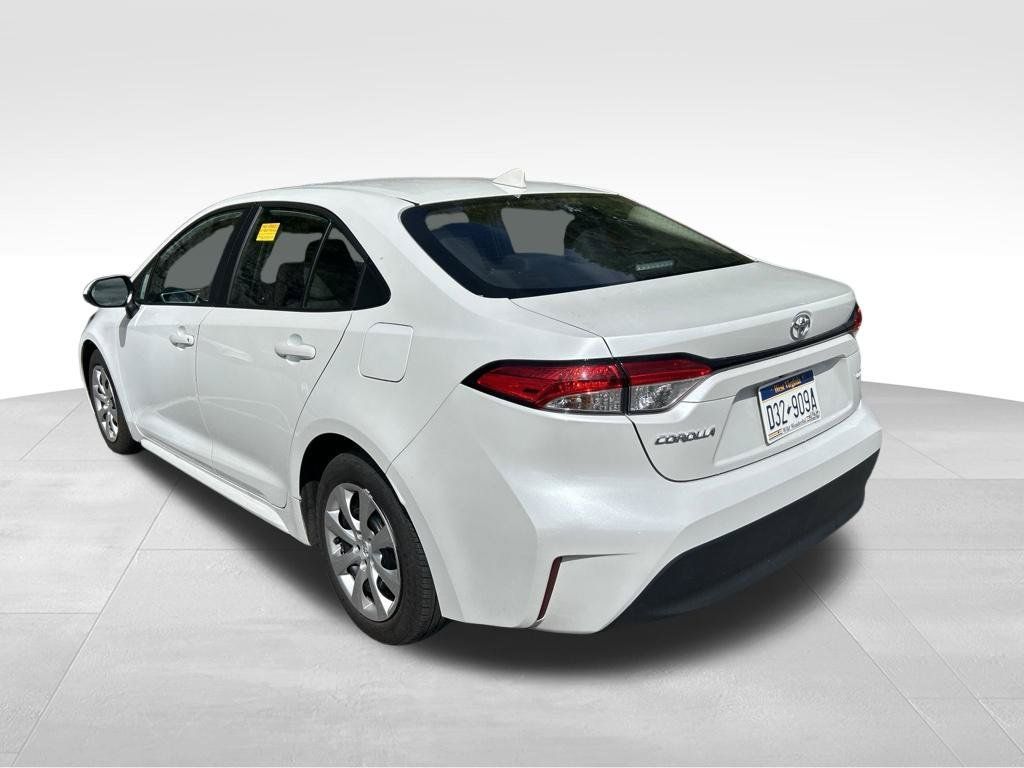 Certified 2025 Toyota Corolla LE FWD image 3