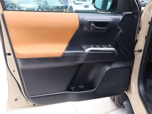 Used 2018 Toyota Tacoma SR5 RWD image 21