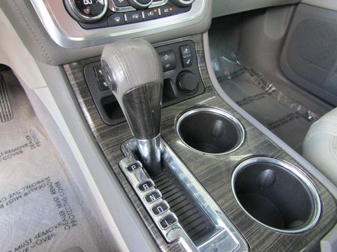 Used 2014 GMC Acadia SLT image 18