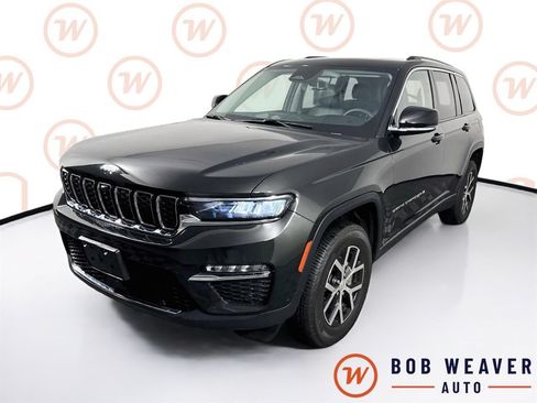 Used 2023 Jeep Grand Cherokee Limited w/ Luxury Tech Group II AWD/4WD image 3