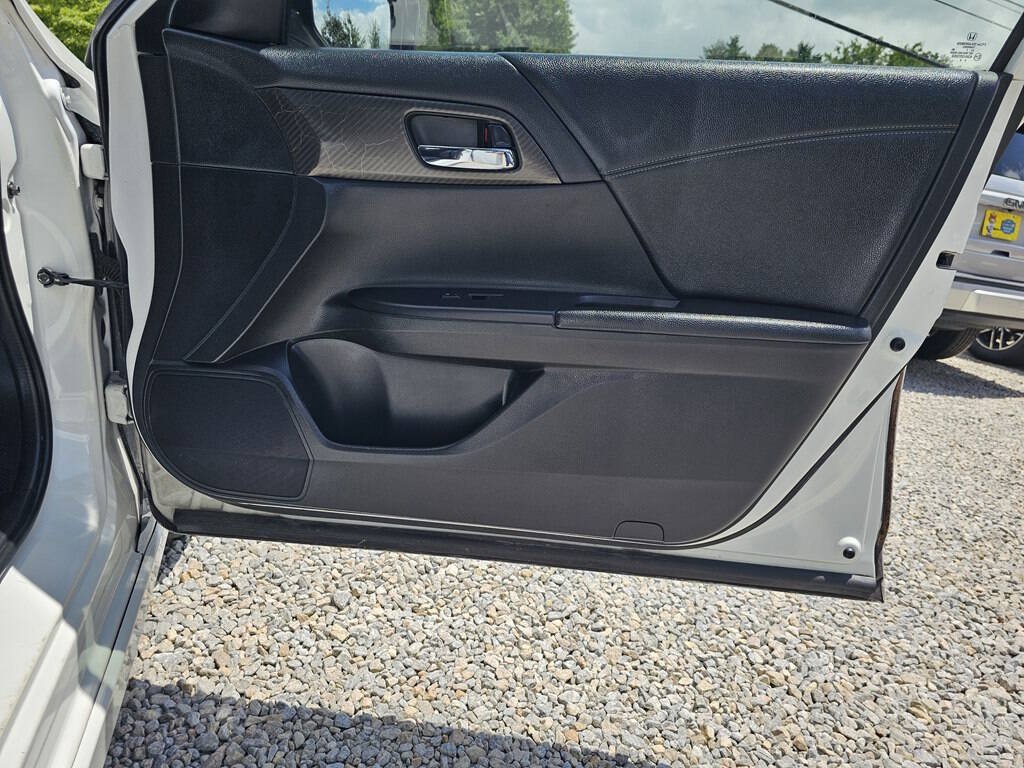 Used 2017 Honda Accord Sport image 18