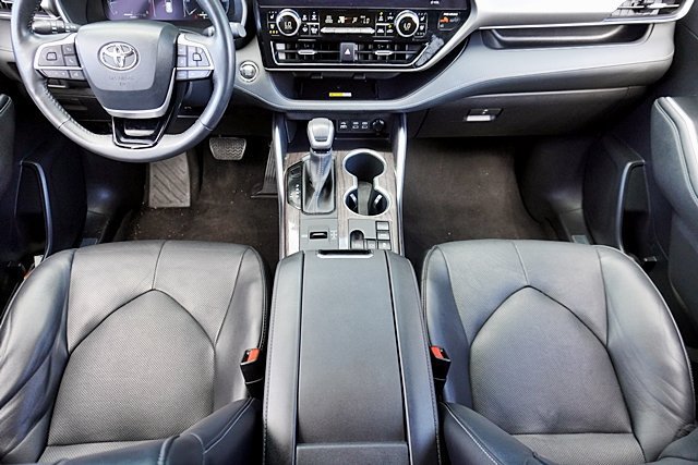 Used 2023 Toyota Highlander Limited FWD image 33
